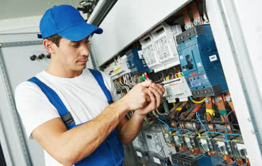 Gdzie szukać zleceń dla elektryka? Krok po kroku do pełnego kalendarza