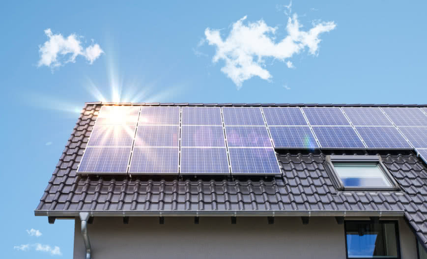 Fotowoltaika ograniczana! Co się dzieje z zieloną energią w Polsce?